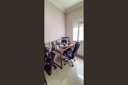 Casa à venda com 182m², 3 quartos e 2 vagasEscritório/Quarto