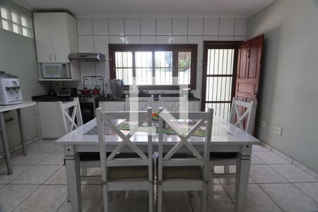 Casa à venda com 235m², 4 quartos e 6 vagasCozinha - Armários