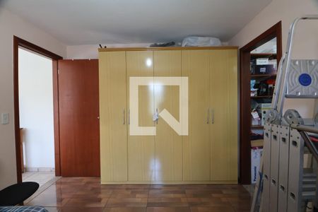 Casa à venda com 235m², 4 quartos e 6 vagasQuarto-serviço 