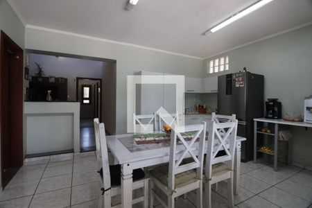 Casa à venda com 235m², 4 quartos e 6 vagasCozinha - Armários