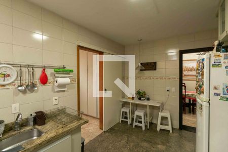 Casa à venda com 300m², 4 quartos e 3 vagasCozinha