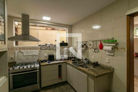 Casa à venda com 300m², 4 quartos e 3 vagasCozinha