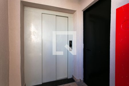 Apartamento à venda com 35m², 2 quartos e sem vagaÁrea Comum - Elevador