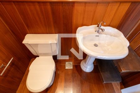 Casa de condomínio para alugar com 500m², 5 quartos e 4 vagas Casa de condomínio para alugar com 500m², 5 quartos e 4 vagasLavabo