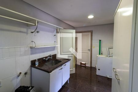 Casa de condomínio para alugar com 500m², 5 quartos e 4 vagas Casa de condomínio para alugar com 500m², 5 quartos e 4 vagasÁrea de Serviço