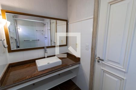 Casa de condomínio para alugar com 500m², 5 quartos e 4 vagas Casa de condomínio para alugar com 500m², 5 quartos e 4 vagasBanheiro da Suíte 3