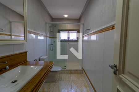 Casa de condomínio para alugar com 500m², 5 quartos e 4 vagas Casa de condomínio para alugar com 500m², 5 quartos e 4 vagasBanheiro da Suíte 4