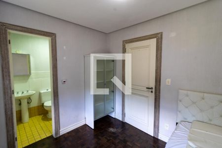 Casa de condomínio para alugar com 500m², 5 quartos e 4 vagas Casa de condomínio para alugar com 500m², 5 quartos e 4 vagasQuarto de Serviço