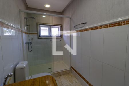 Casa de condomínio para alugar com 500m², 5 quartos e 4 vagas Casa de condomínio para alugar com 500m², 5 quartos e 4 vagasBanheiro da Suíte 4