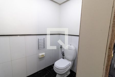 Casa de condomínio para alugar com 500m², 5 quartos e 4 vagas Casa de condomínio para alugar com 500m², 5 quartos e 4 vagasBanheiro da Suíte 1