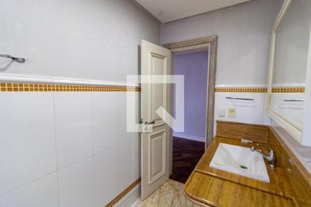 Casa de condomínio para alugar com 500m², 5 quartos e 4 vagas Casa de condomínio para alugar com 500m², 5 quartos e 4 vagasBanheiro da Suíte 4