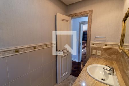 Casa de condomínio para alugar com 500m², 5 quartos e 4 vagas Casa de condomínio para alugar com 500m², 5 quartos e 4 vagasBanheiro da Suíte 2