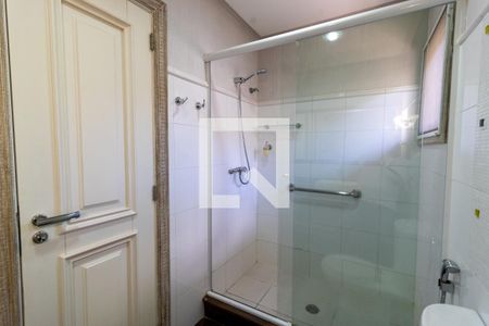 Casa de condomínio para alugar com 500m², 5 quartos e 4 vagas Casa de condomínio para alugar com 500m², 5 quartos e 4 vagasBanheiro da Suíte 3