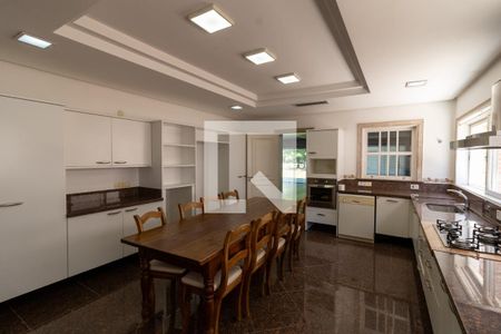 Casa de condomínio para alugar com 500m², 5 quartos e 4 vagas Casa de condomínio para alugar com 500m², 5 quartos e 4 vagasCozinha