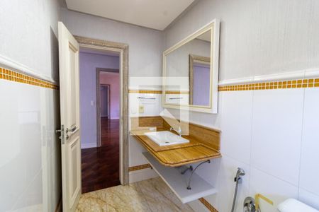 Casa de condomínio para alugar com 500m², 5 quartos e 4 vagas Casa de condomínio para alugar com 500m², 5 quartos e 4 vagasBanheiro da Suíte 4