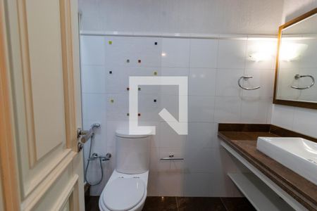 Casa de condomínio para alugar com 500m², 5 quartos e 4 vagas Casa de condomínio para alugar com 500m², 5 quartos e 4 vagasBanheiro da Suíte 3