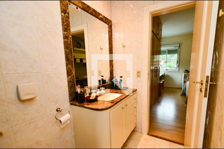 Casa à venda com 750m², 4 quartos e 6 vagasBanheiro suite1