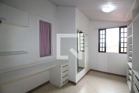 Casa de condomínio para alugar com 200m², 4 quartos e 4 vagasQuarto 2 - Closet