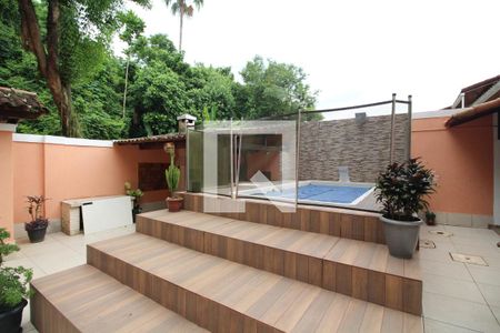 Casa de condomínio para alugar com 200m², 4 quartos e 4 vagasPiscina