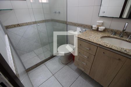 Casa de condomínio para alugar com 200m², 4 quartos e 4 vagasQuarto 3 - Banheiro da Suíte