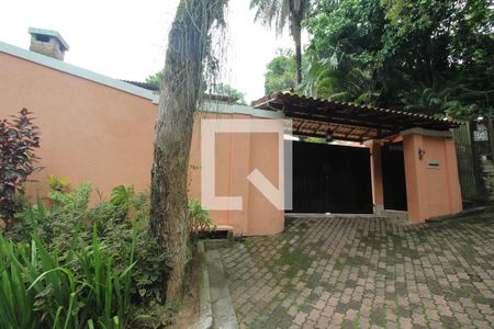 Casa de condomínio para alugar com 200m², 4 quartos e 4 vagasFachada