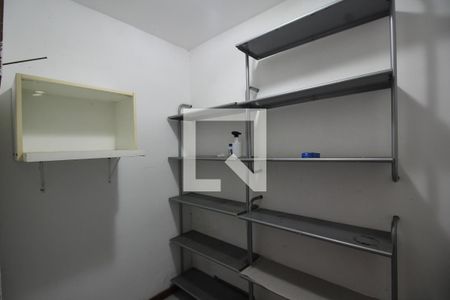 Casa de condomínio para alugar com 200m², 4 quartos e 4 vagasAlmoxarifado