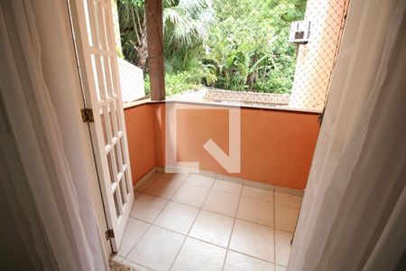 Casa de condomínio para alugar com 200m², 4 quartos e 4 vagasQuarto 2 - Varanda