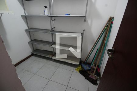 Casa de condomínio para alugar com 200m², 4 quartos e 4 vagasAlmoxarifado