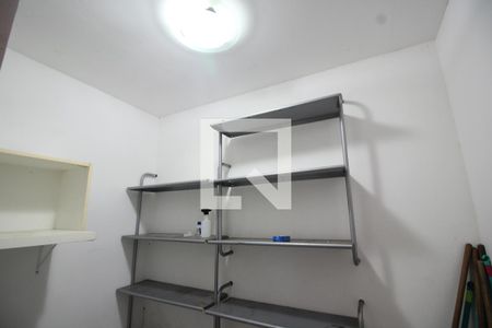 Casa de condomínio para alugar com 200m², 4 quartos e 4 vagasAlmoxarifado