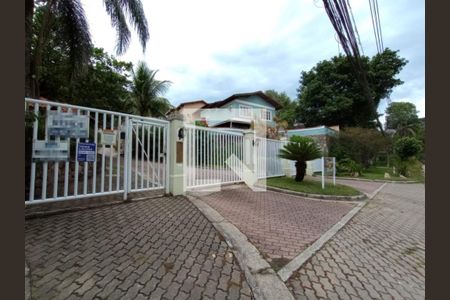 Casa de condomínio para alugar com 200m², 4 quartos e 4 vagasFachada com Placa Quinto Andar