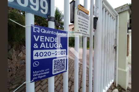 Casa de condomínio para alugar com 200m², 4 quartos e 4 vagasFachada com Placa Quinto Andar