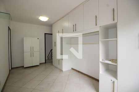 Casa de condomínio para alugar com 200m², 4 quartos e 4 vagasQuarto 3 - Suíte