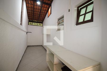 Casa de condomínio para alugar com 200m², 4 quartos e 4 vagasÁrea de Serviço
