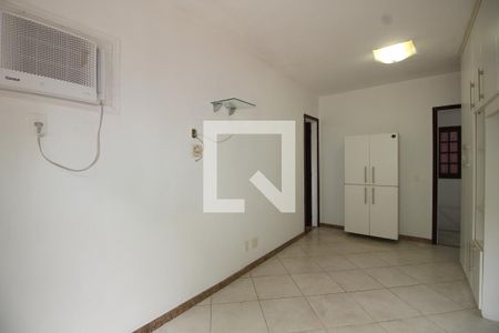 Casa de condomínio para alugar com 200m², 4 quartos e 4 vagasQuarto 3 - Suíte