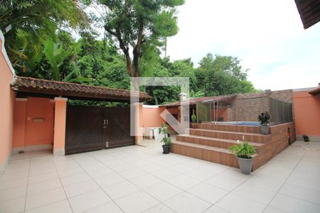 Casa de condomínio para alugar com 200m², 4 quartos e 4 vagasFrente