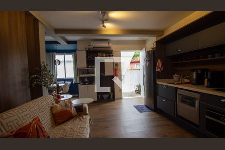 Casa de condomínio à venda com 400m², 4 quartos e 3 vagasEdícula