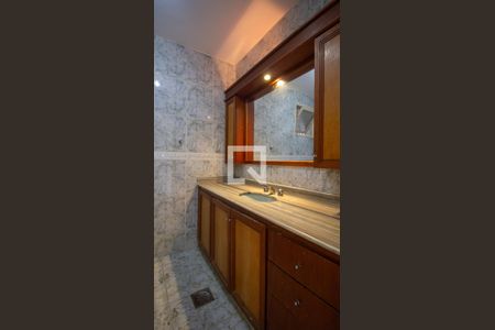 Casa de condomínio à venda com 400m², 4 quartos e 3 vagasBanheiro Social