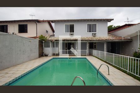 Casa de condomínio à venda com 400m², 4 quartos e 3 vagasQuintal