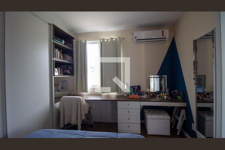 Casa de condomínio à venda com 400m², 4 quartos e 3 vagasEdícula