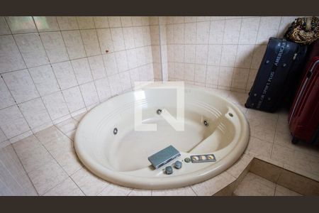 Casa de condomínio à venda com 400m², 4 quartos e 3 vagasBanheira da Suíte