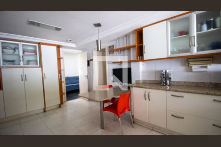 Casa de condomínio à venda com 400m², 4 quartos e 3 vagasCozinha