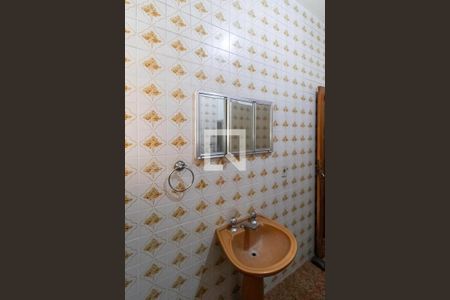 Casa à venda com 280m², 3 quartos e 3 vagas Casa à venda com 280m², 3 quartos e 3 vagasBanheiro social