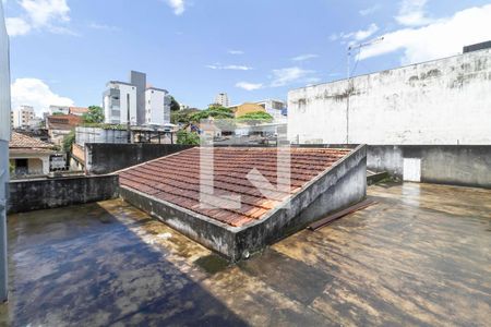 Casa à venda com 280m², 3 quartos e 3 vagas Casa à venda com 280m², 3 quartos e 3 vagasTerraço