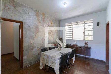 Casa à venda com 280m², 3 quartos e 3 vagas Casa à venda com 280m², 3 quartos e 3 vagasCopa