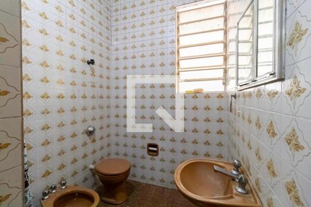 Casa à venda com 280m², 3 quartos e 3 vagas Casa à venda com 280m², 3 quartos e 3 vagasBanheiro social