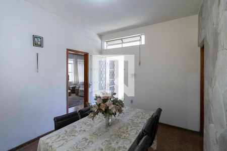 Casa à venda com 280m², 3 quartos e 3 vagas Casa à venda com 280m², 3 quartos e 3 vagasCopa