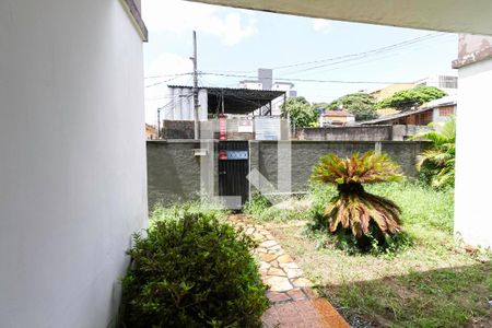 Casa à venda com 280m², 3 quartos e 3 vagas Casa à venda com 280m², 3 quartos e 3 vagasEntrada