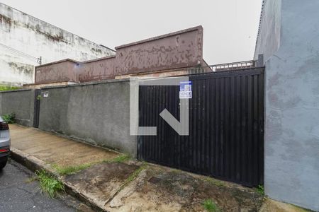 Casa à venda com 280m², 3 quartos e 3 vagas Casa à venda com 280m², 3 quartos e 3 vagasFachada