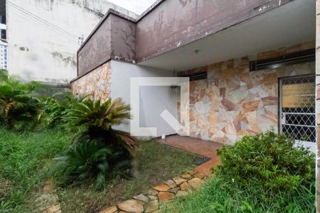 Casa à venda com 280m², 3 quartos e 3 vagas Casa à venda com 280m², 3 quartos e 3 vagasEntrada