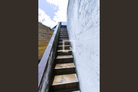 Casa à venda com 280m², 3 quartos e 3 vagas Casa à venda com 280m², 3 quartos e 3 vagasEscada